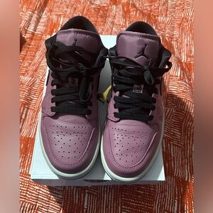 WMNS AIR JORDAN 1 LOW SE